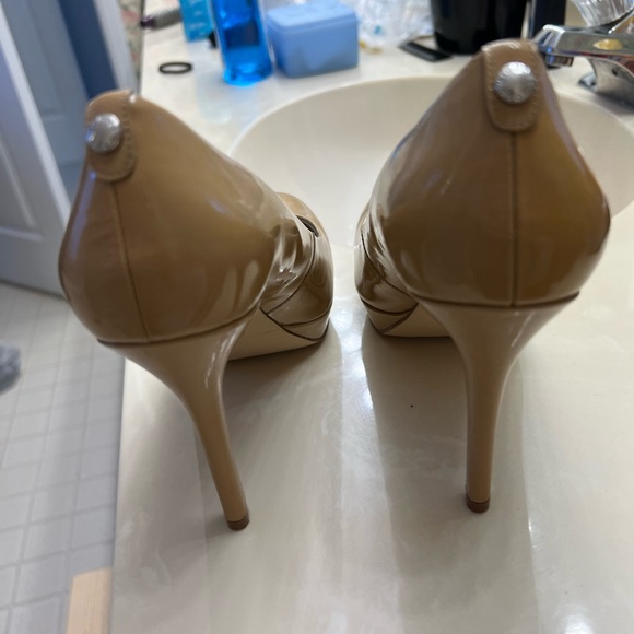 Michael by Michael Kors nude patent platform pump - Picture 2 of 11